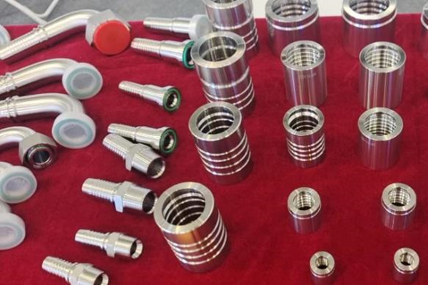 為什么越來越多的用戶選擇不銹鋼過渡接頭？ 圖1